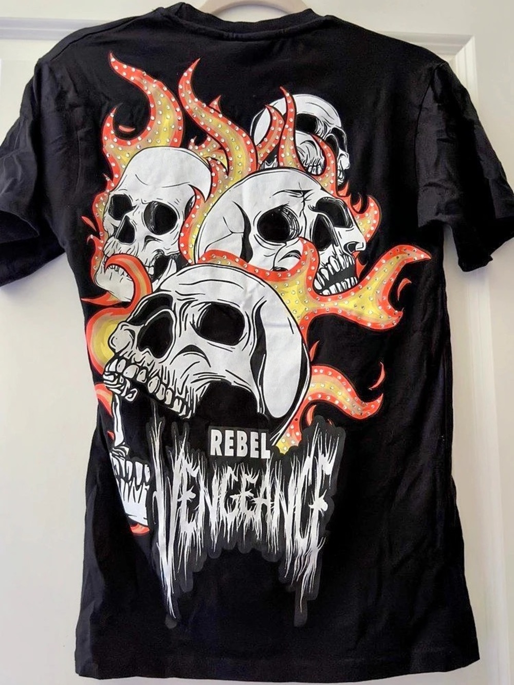 Rebel Vengeance Skull Graphic Short Sleeve Tee in Black